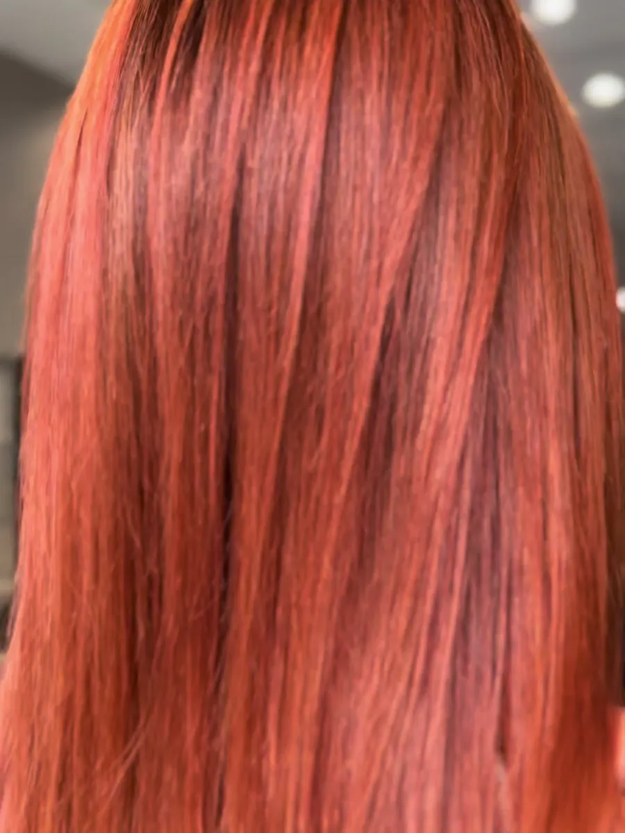 Cuivré sur cheveux lisses