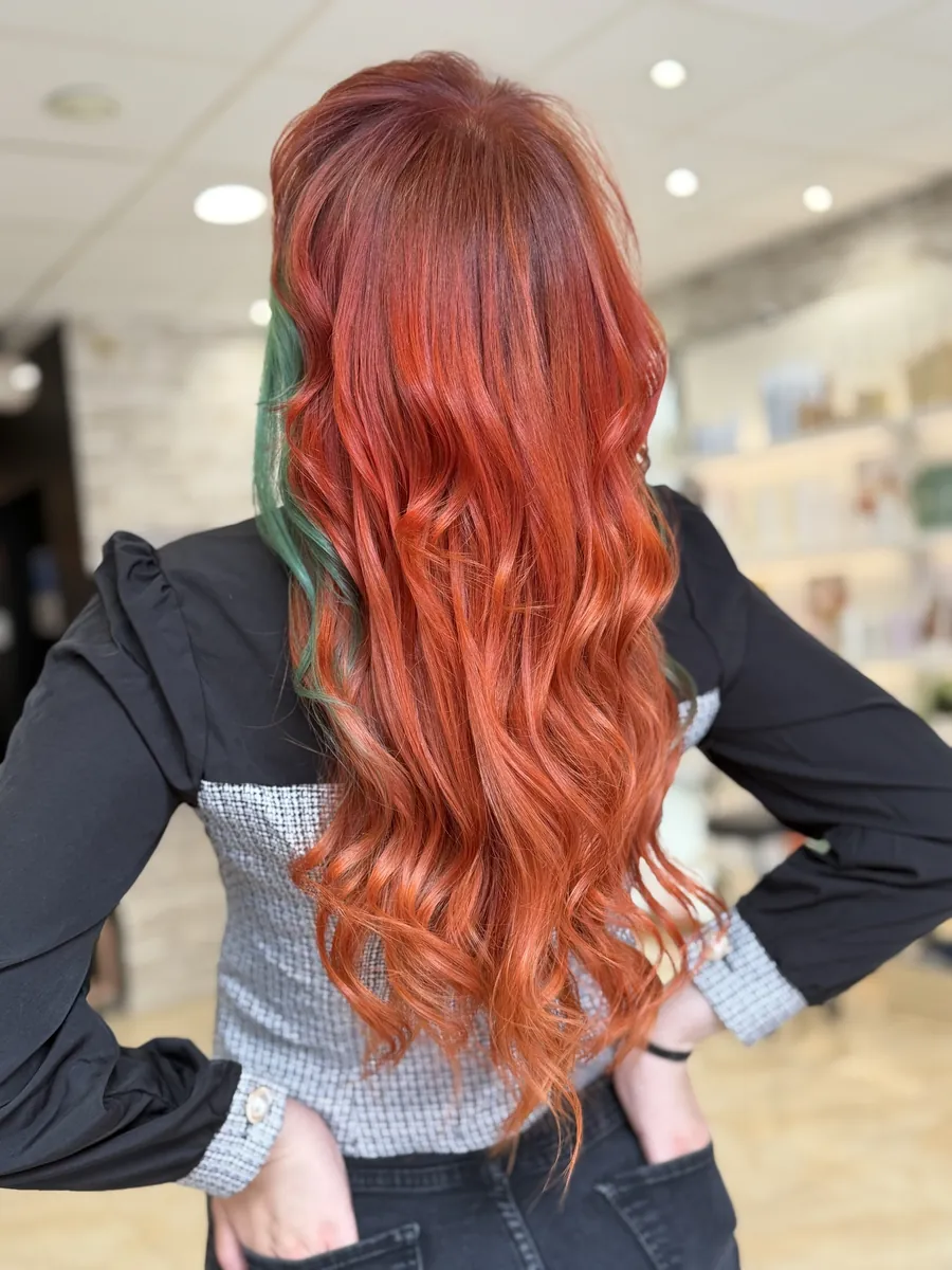 Cheveux longs rouge cuivré